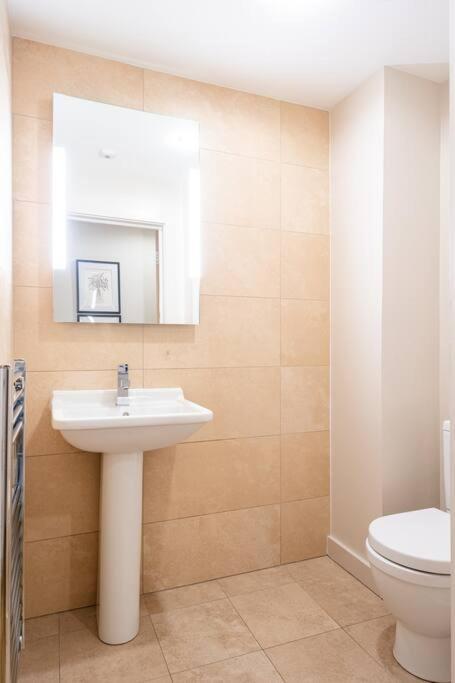 Stunning 2 Bedroom Apartment In Converted Chapel Bath Kültér fotó